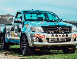 Пикап Toyota Hilux оснастили 5,0-литровым двигателем V12