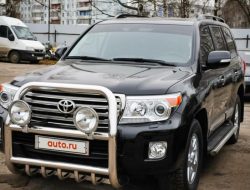 Подержанный Toyota Land Cruiser 200 продают в Москве дороже нового Land Cruiser 300