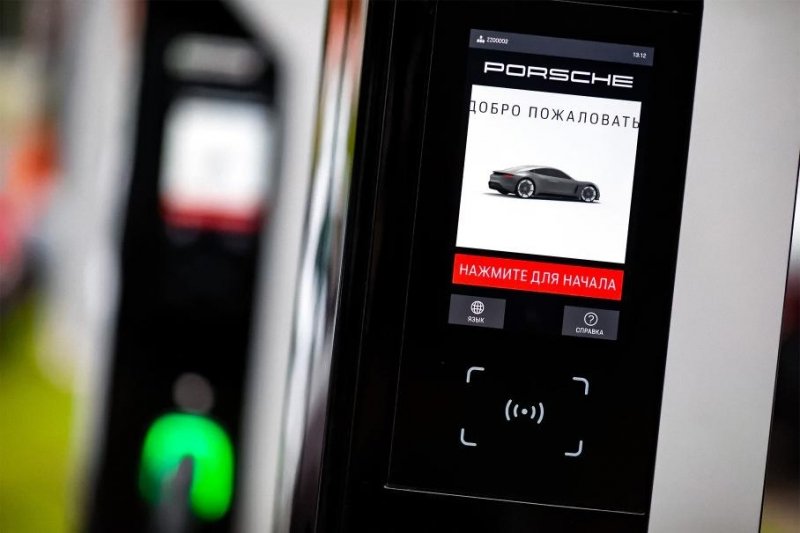 Porsche разворачивает сеть сверхбыстрых зарядных станций для электрокаров в России