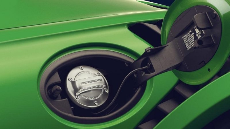 Porsche строит завод по выпуску синтетического топлива