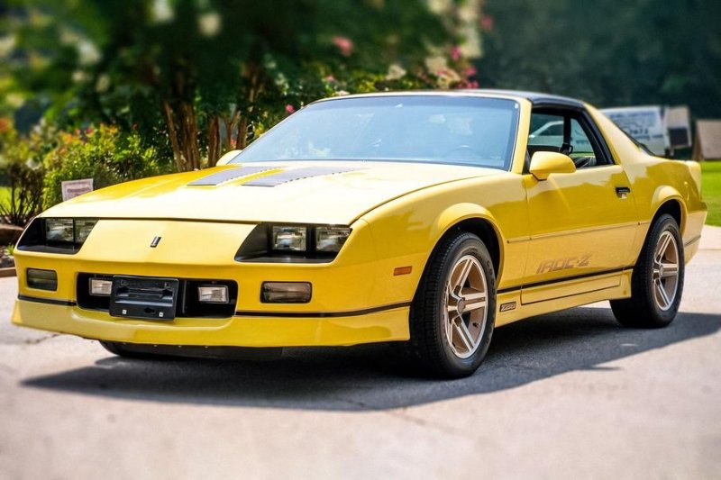 Посмотрите на 34-летний Chevrolet Camaro, который стоит в два раза больше нового