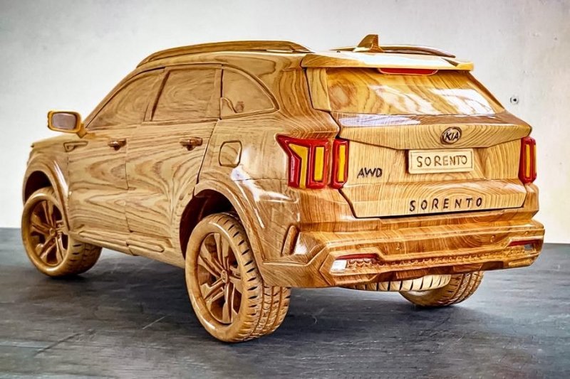Посмотрите на деревянную копию Kia Sorento, которую можно купить