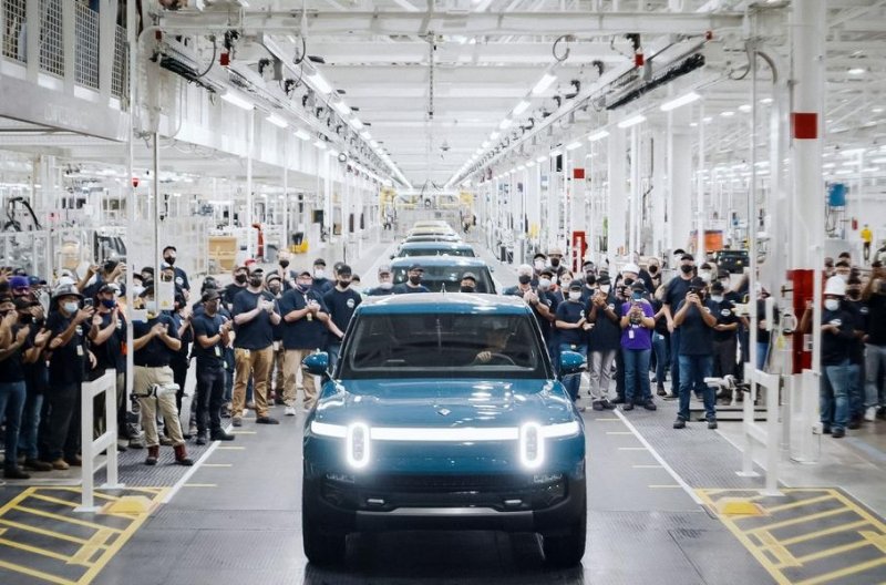 Rivian опередила Tesla и запустила сборку электрического пикапа