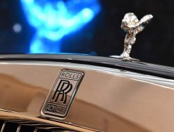 Rolls-Royce представит первый серийный электромобиль