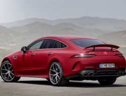 Самый мощный Mercedes-AMG в истории, электрокроссовер Smart и семиместный универсал на базе Sandero: главное за неделю