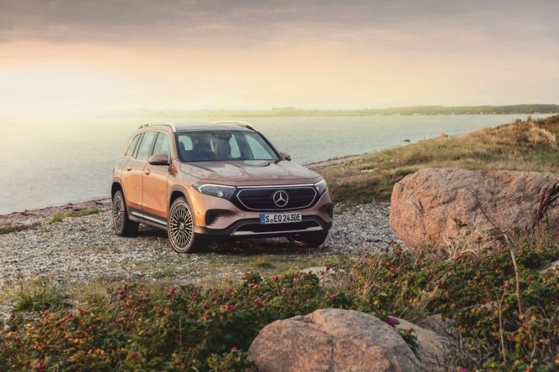Семь мест и 419 км на одной зарядке: раскрыты характеристики глобального Mercedes-Benz EQB
