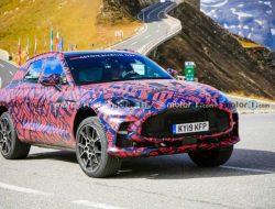 Шпионы сфотографировали мощный Aston Martin DBX