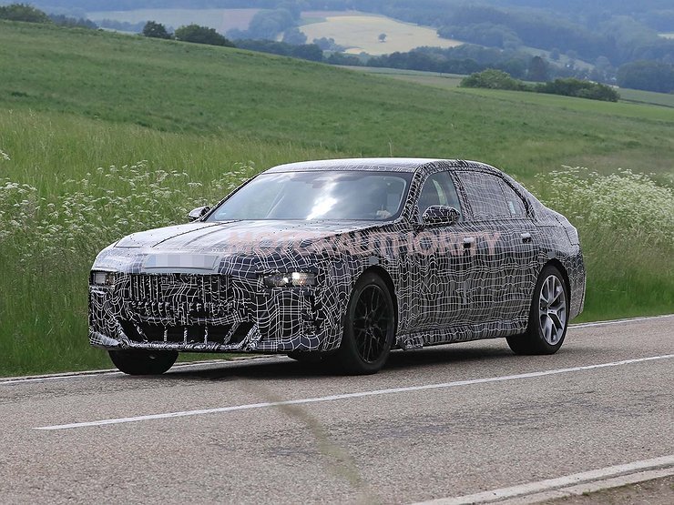Свежие подробности о двигателях BMW 7-й серии нового поколения