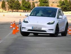 Tesla Model Y удивила экспертов во время «лосиного» теста