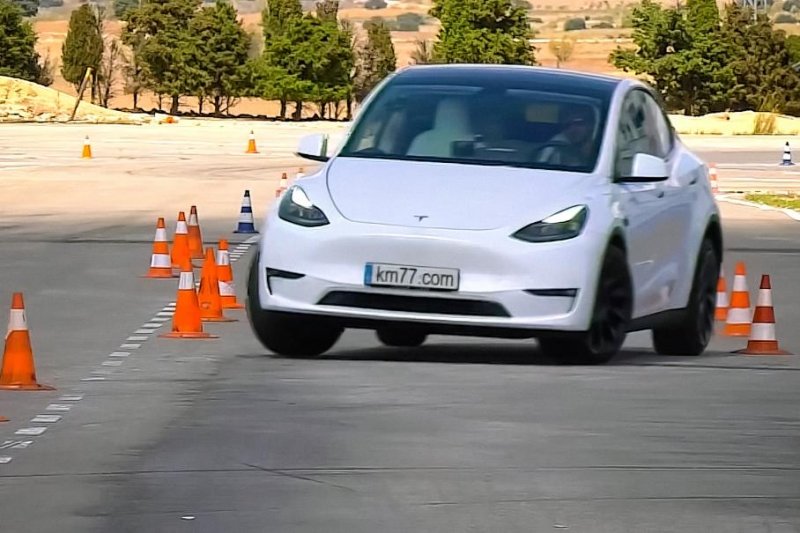 Tesla Model Y удивила экспертов во время «лосиного» теста