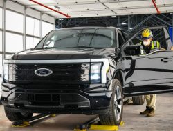 Tesla снова позади: Ford запустил сборку электропикапов F-150 Lightning