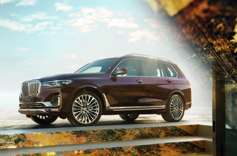 У BMW X7 появилась редкая версия для Японии