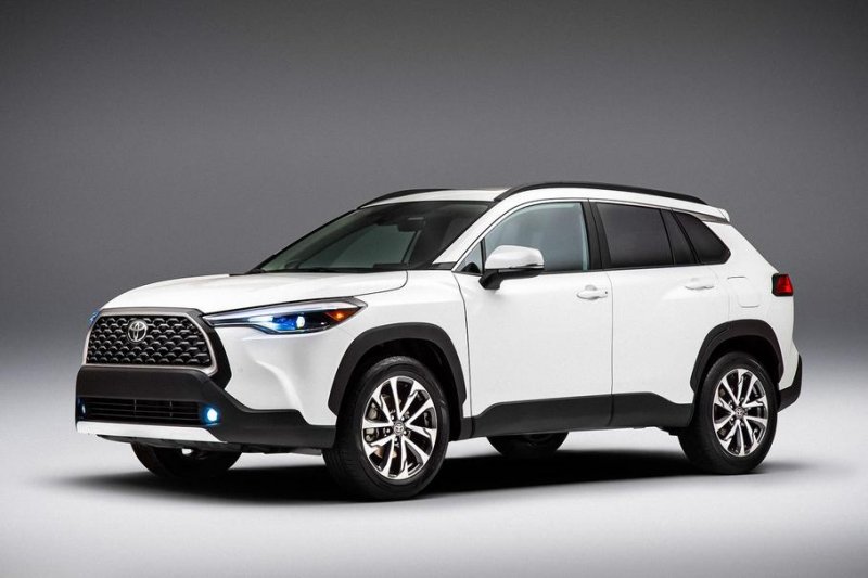 У вседорожной Toyota Corolla Cross появится гибридная версия для США
