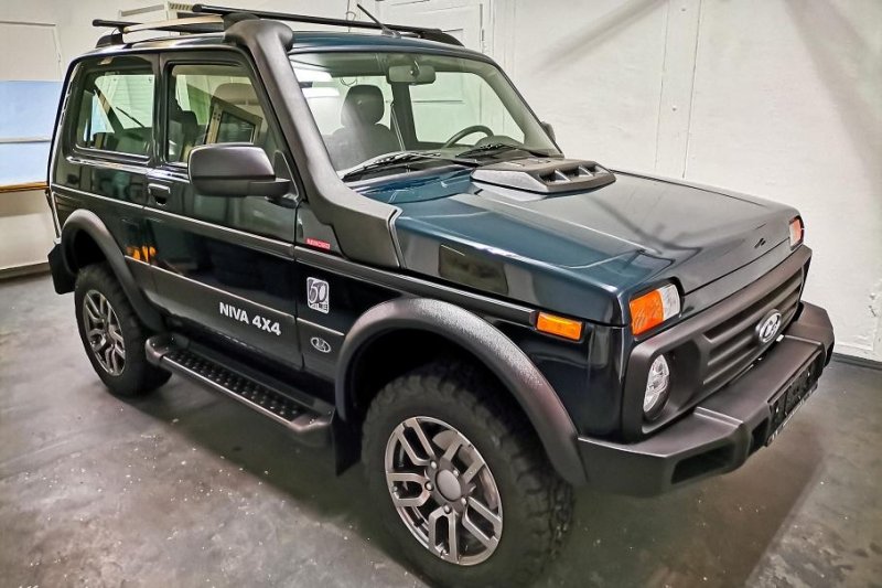 В Германии собрали первый экземпляр Lada Niva. Внедорожник стоит в три раза дороже российского