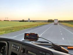 В России начнут доставлять грузы на беспилотных грузовиках Mercedes-Benz