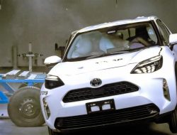 Видео: кроссовер Toyota блестяще справился с краш-тестами