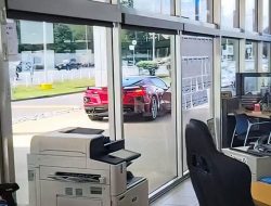 Видео: новый Chevrolet Corvette угнали прямо из дилерского центра