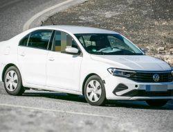 Volkswagen тестирует обновленный лифтбек Polo в Европе. Возможно, он появится в России