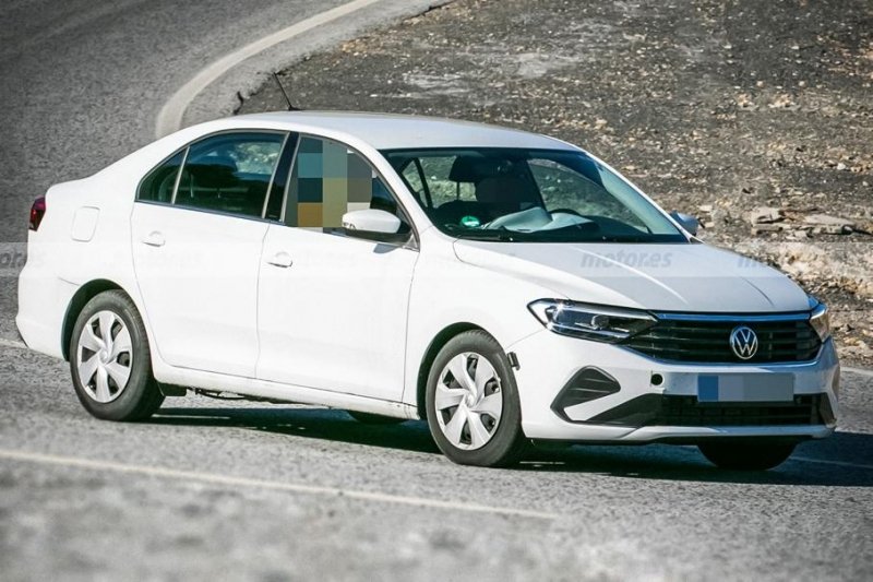 Volkswagen тестирует обновленный лифтбек Polo в Европе. Возможно, он появится в России