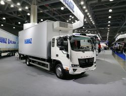 Зачем КамАЗ продвигает китайский грузовик, как свою разработку
