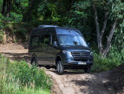 Зачем Mercedes-Benz Sprinter получил двери «автобусного типа»