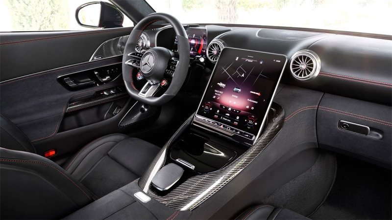
            Mercedes представил новый кабриолет SL с 585-сильным мотором
        