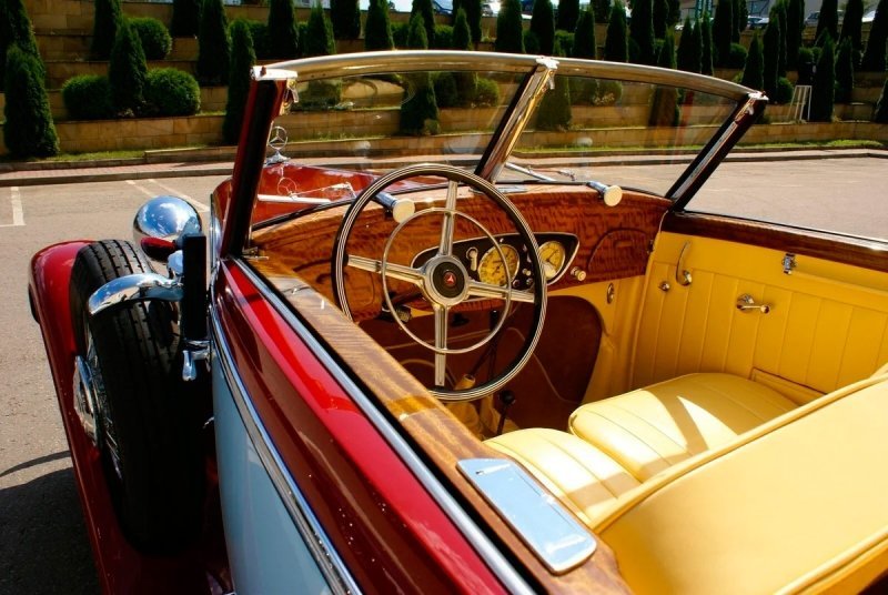
            Кабриолет Mercedes-Benz 1939 года выставили на продажу за ₽25 млн
        