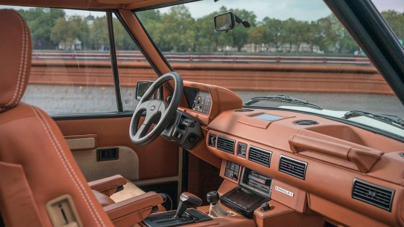 
            В Великобритании начнут продавать классические Range Rover за £125 тыс.
        