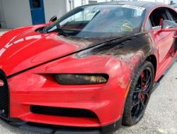 Сильно обгоревший гиперкар Bugatti Chiron выставили на аукцион. Фото