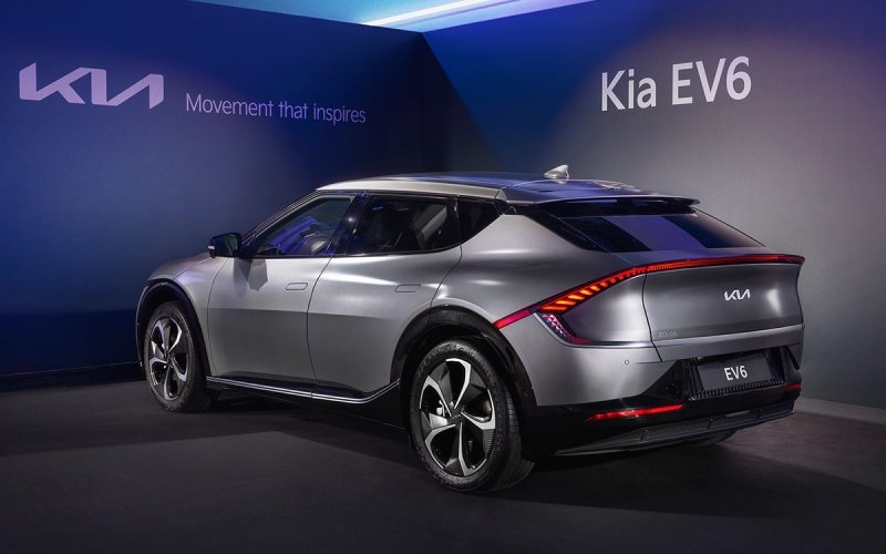 
            Kia рассказала о новом 325-сильном кроссовере EV6 для России
        