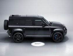 Названы рублевые цены на Land Rover Defender из новой бондианы