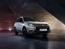 Mitsubishi Outlander снова получил «черную» спецверсию в России