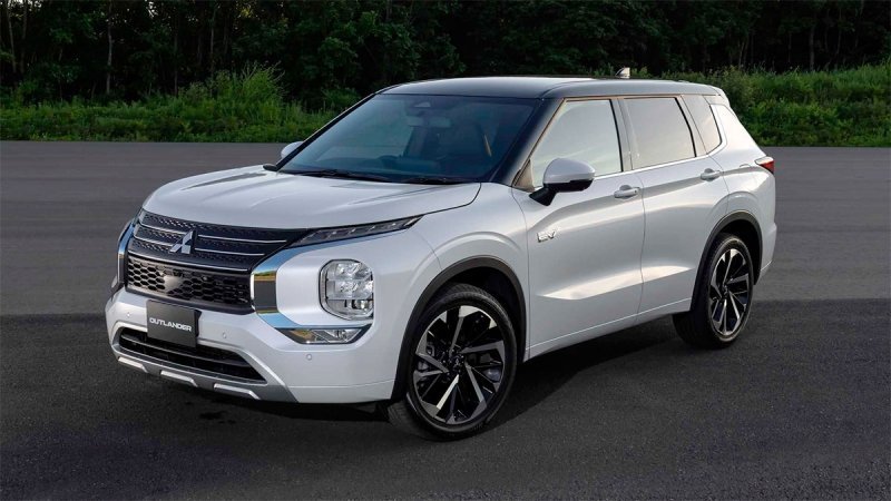 
            Mitsubishi представила гибридный Outlander нового поколения
        
