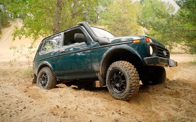 
            «Едет как танк». Европейцы протестировали Lada Niva на бездорожье
        