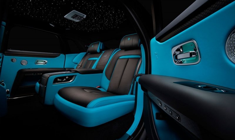 
            Rolls-Royce Ghost получил «самый черный в мире кузов» и 600-сильный мотор
        