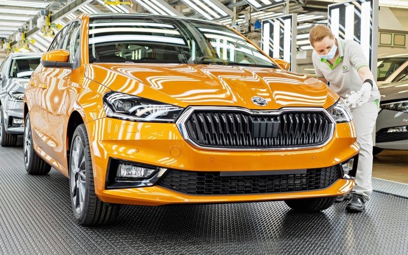 
            Skoda остановила выпуск машин заводах в Чехии
        