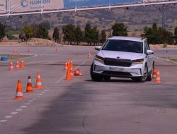 Кроссовер Skoda Enyaq провалил «лосиный тест. Видео