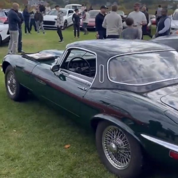 
            Ferrari, McLaren и другие культовые машины на выставке Creighton Farms
        