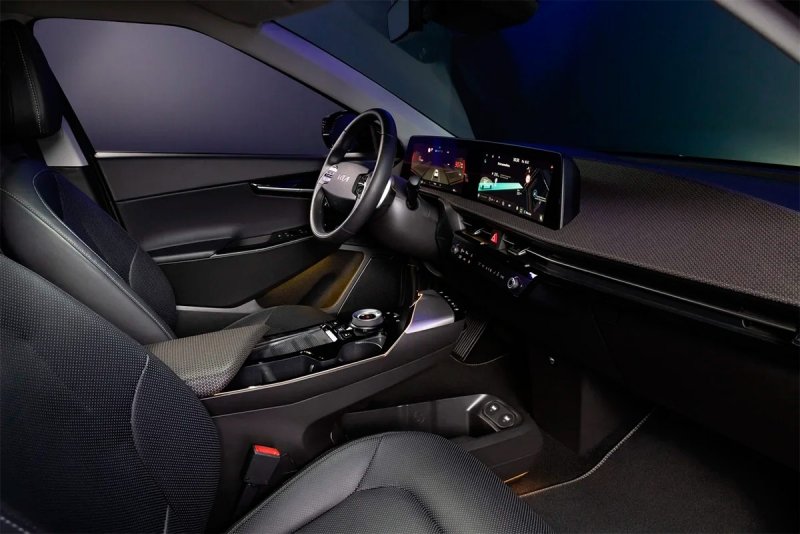 
            Kia рассказала о новом 325-сильном кроссовере EV6 для России
        
