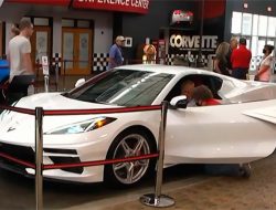 Ветеран Второй мировой войны купил 502-сильный Chevrolet Corvette. Фото