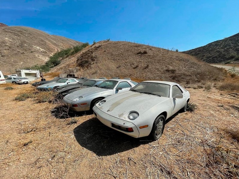 
            В Калифорнии нашли кладбище автомобилей Porsche. Фото
        