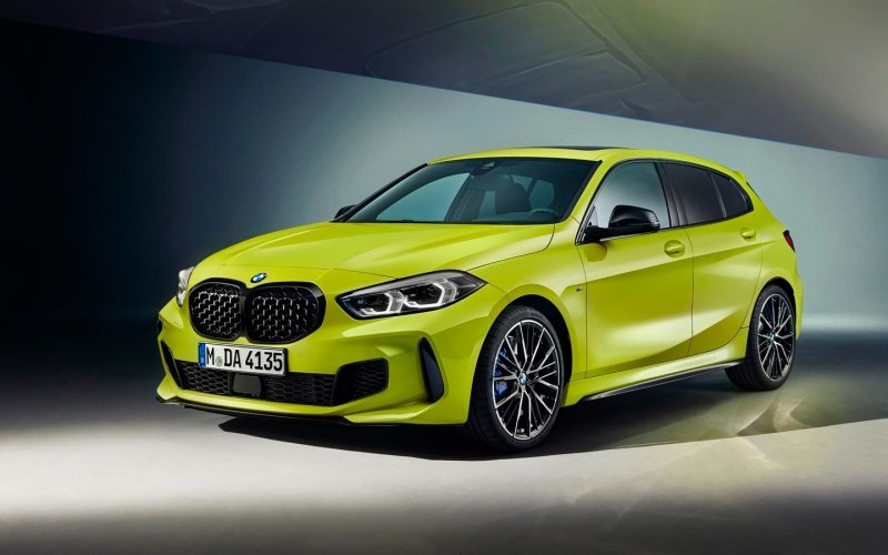 
            BMW модернизировала самую мощную версию хэтчбека 1-Series
        