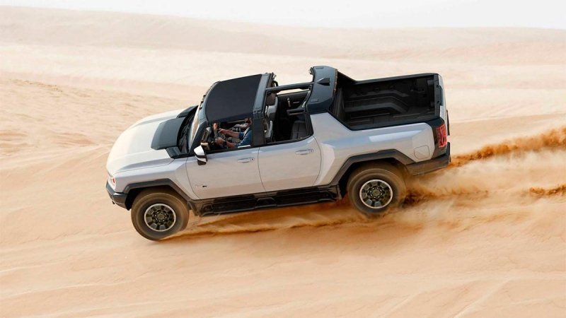 
            Новый Hummer получил холодильник и палатку на крыше. Фото
        