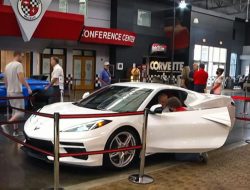 95-летний ветеран Второй мировой исполнил мечту и купил Chevrolet Corvette