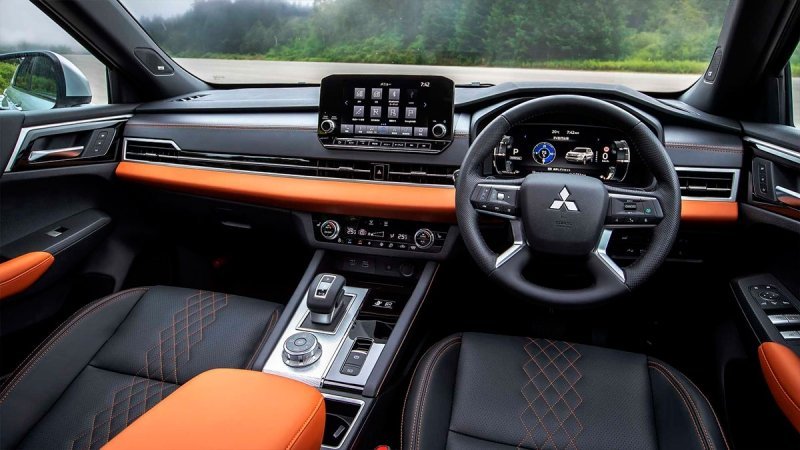 
            Mitsubishi представила гибридный Outlander нового поколения
        