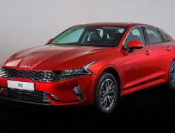 Kia объявила цены на обновленный K5 для России