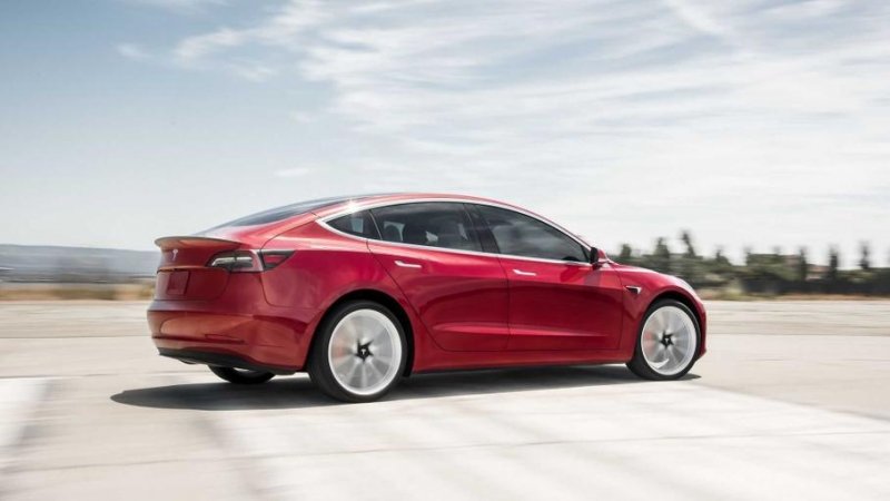 Американские власти призывают Tesla объявить отзывную акцию из-за автопилота