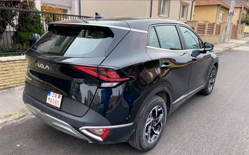 
            Появились первые снимки базовой версии нового Kia Sportage для Европы
        