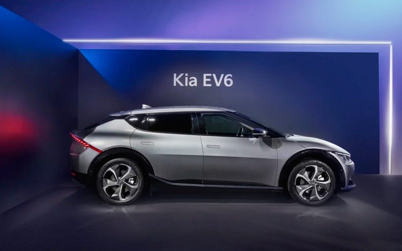 
            Kia рассказала о новом 325-сильном кроссовере EV6 для России
        
