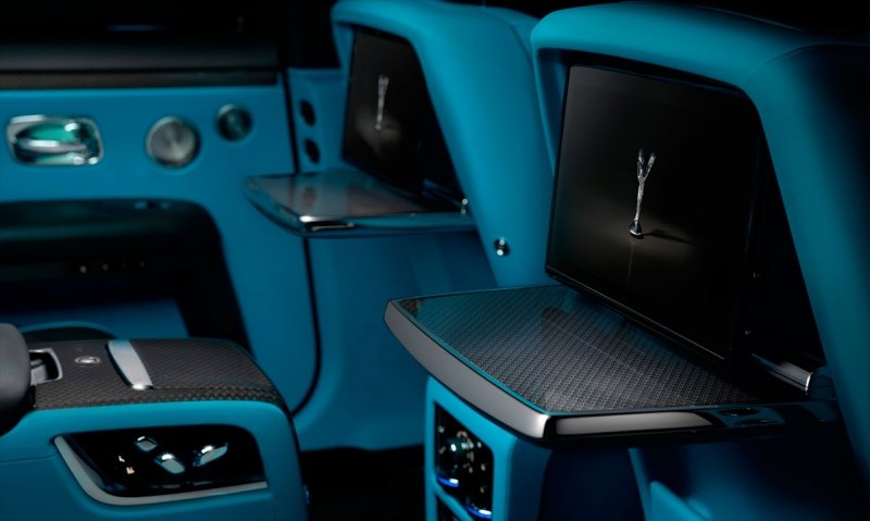 
            Rolls-Royce Ghost получил «самый черный в мире кузов» и 600-сильный мотор
        